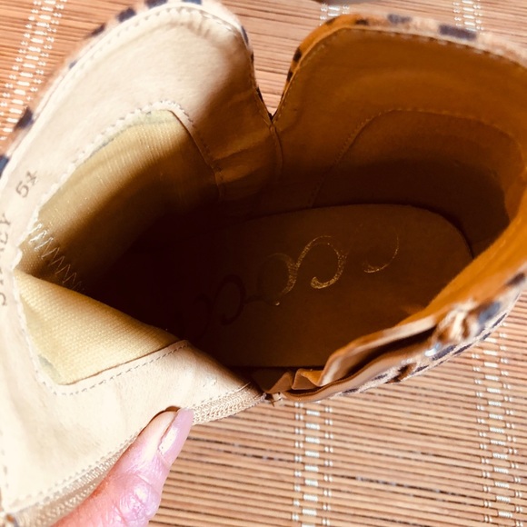 Sold!!!⭐️Leopard Print Wedged Booties ⭐️ - Picture 7 of 7